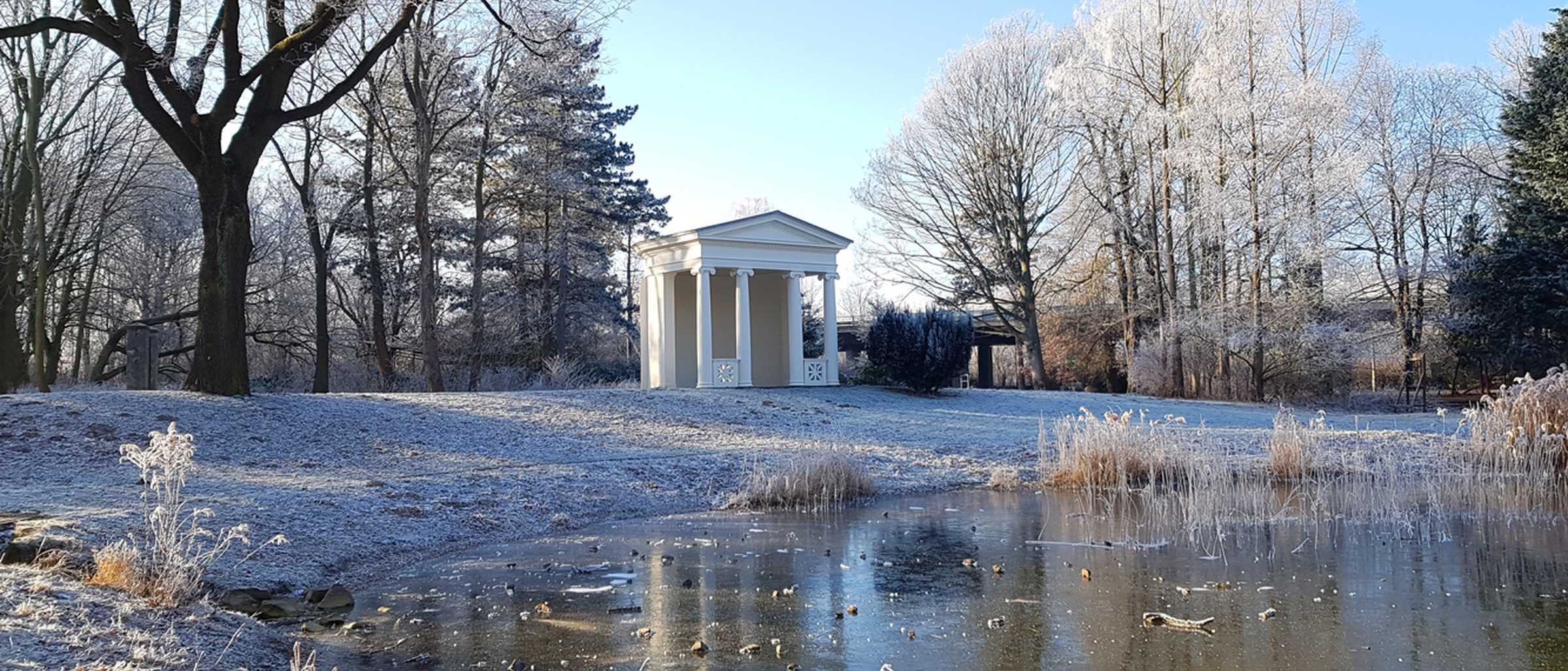 agra-Park, Antentempel